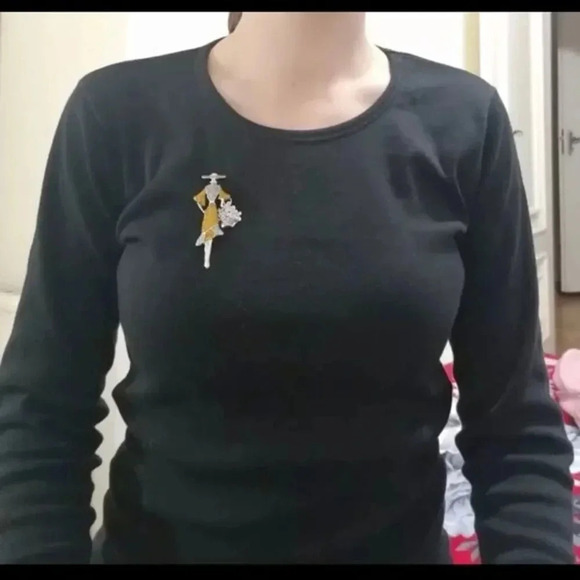 Lady with Bag Brooches Women - Picture 5 of 11